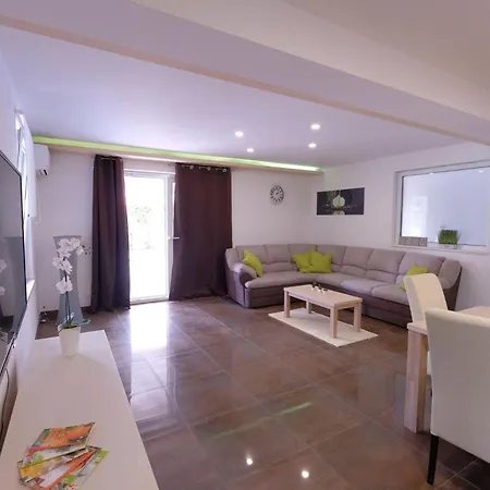 Casa de Férias Villa-boscari-relaxing-villa-at-the-end-of-village Režanci